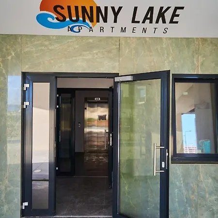 Sunny Lake Apartments With Breathtaking View Apartmán Mamaia