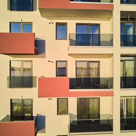 Sunny Lake Apartments With Breathtaking View Mamaia