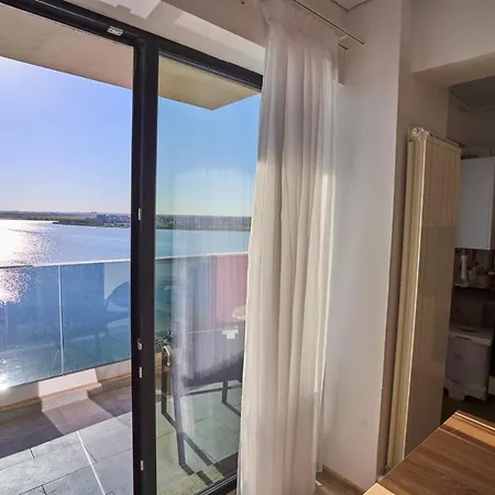 Sunny Lake Apartments With Breathtaking View Apartmán *