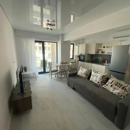 Sunny Lake Apartments With Breathtaking View Apartmán *