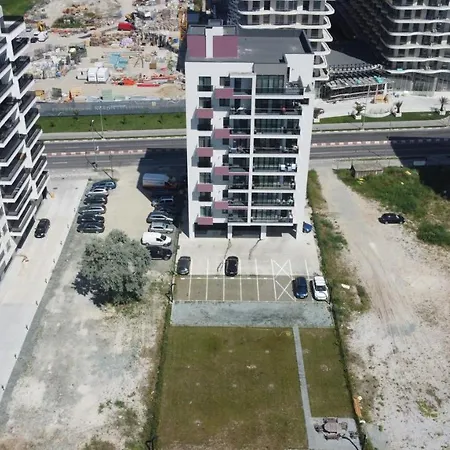 Sunny Lake Apartments With Breathtaking View Apartmán