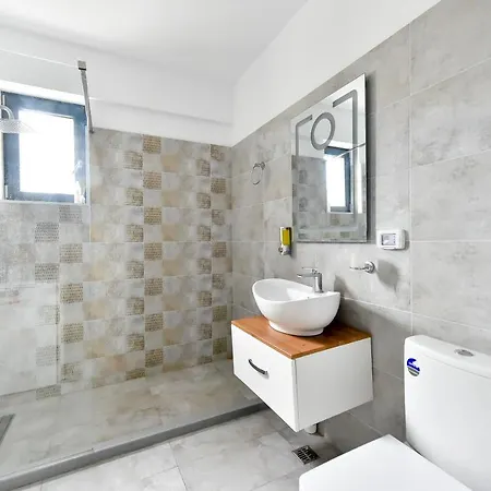 Sunny Lake Apartments With Breathtaking View Mamaia