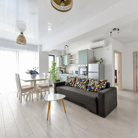 Sunny Lake Apartments With Breathtaking View Mamaia